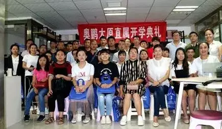 金秋送爽 太原新生迎開(kāi)學(xué)