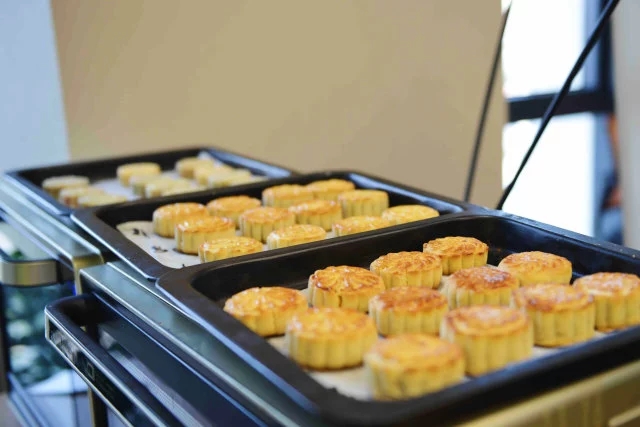 中秋團(tuán)圓會，緣分讓我們相聚，努力讓我們同行