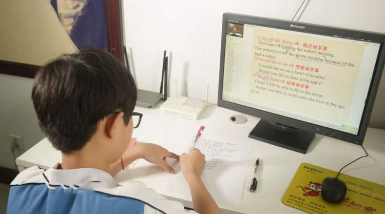 :不得強(qiáng)行要求學(xué)生每天上網(wǎng)“打卡”