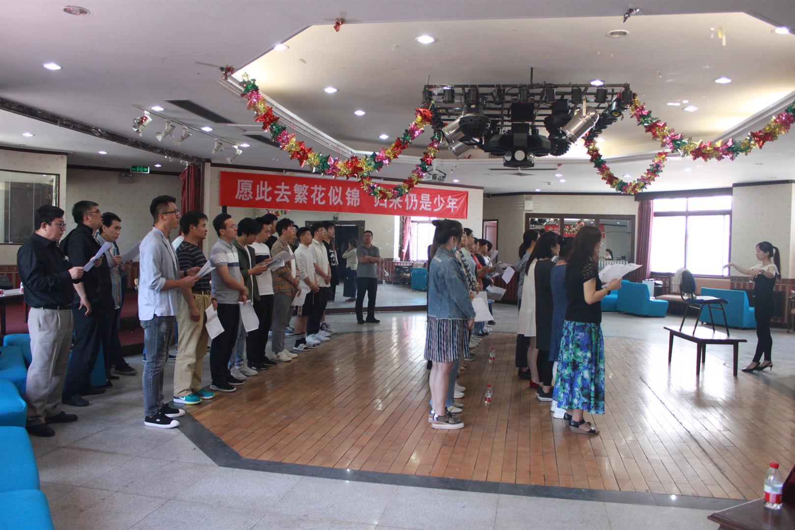 學(xué)院榮獲慶?!鞍倌昙t船頌 七秩遠(yuǎn)航歌”大型主題合唱比賽一等獎(jiǎng)